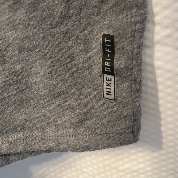 Long grey Hurley tank top with slit in the back, also Nike dry fit - Picture 5 of 5